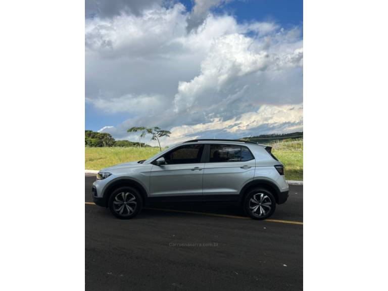 VOLKSWAGEN - T-CROSS - 2022/2023 - Prata - R$ 108.900,00